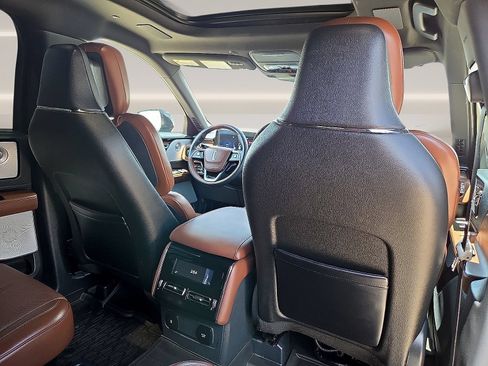 Certified 2025 Lincoln Aviator Reserve w/ Equipment Group 201A AWD/4WD image 11
