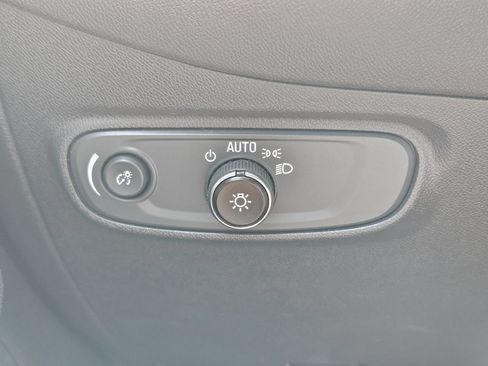 Used 2022 Chevrolet Equinox LS w/ LS Convenience Package FWD image 21
