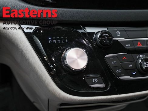 Used 2023 Chrysler Voyager LX FWD image 13