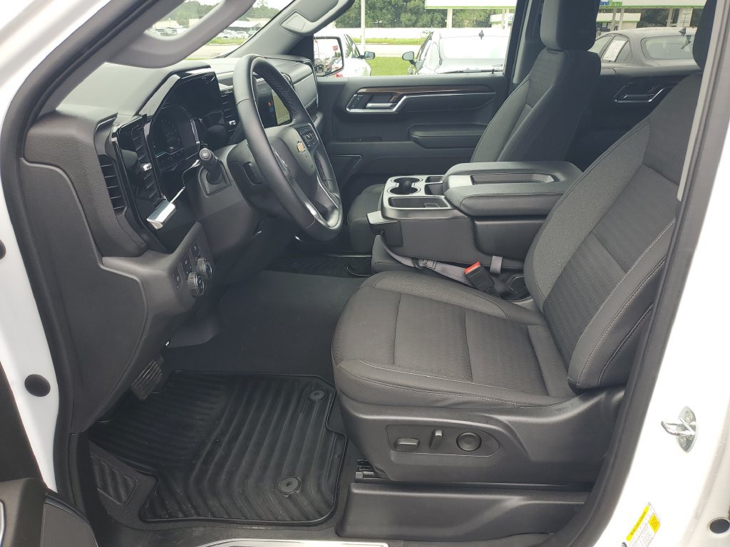 Used 2023 Chevrolet Silverado 1500 LT AWD/4WD image 5