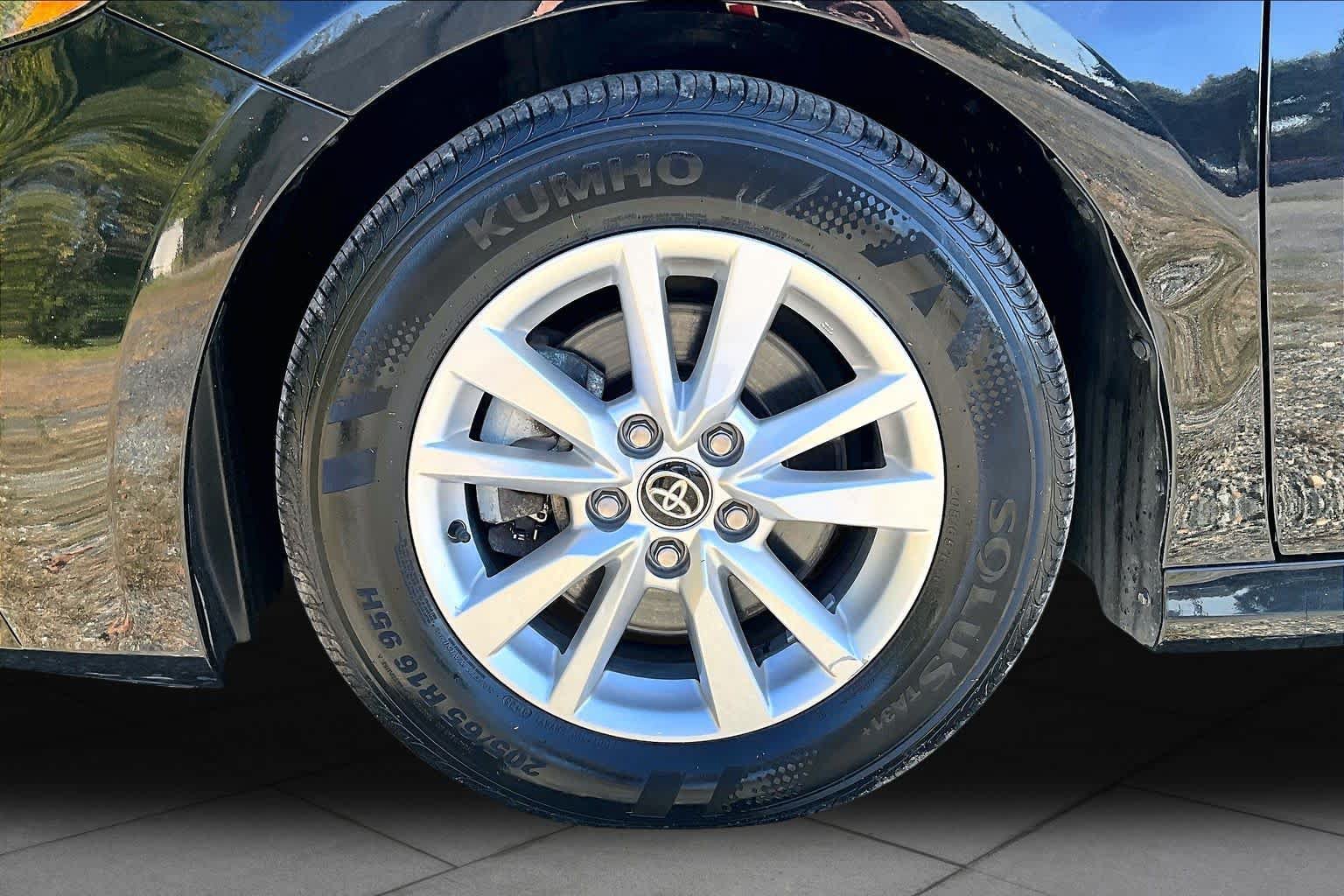 Used 2025 Toyota Camry LE FWD image 11