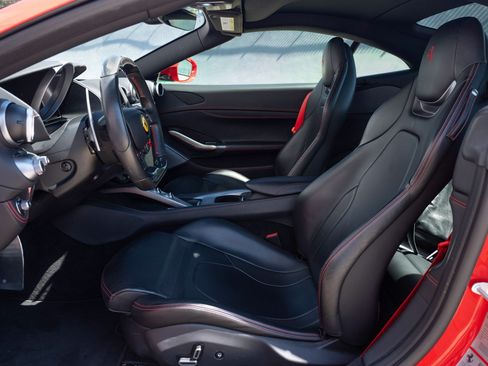 Used 2019 Ferrari Portofino RWD image 33