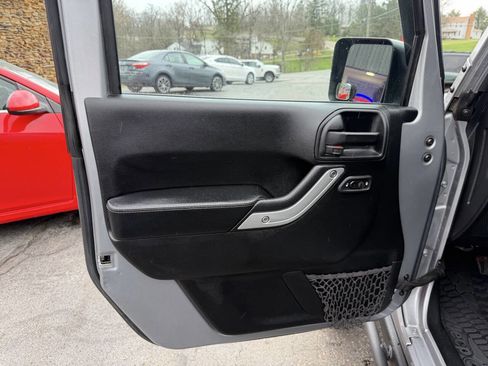 Used 2017 Jeep Wrangler Unlimited Rubicon image 14