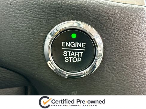 Used 2024 Ford Edge Titanium image 9