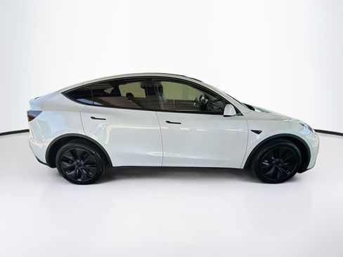 Used 2024 Tesla Model Y Long Range AWD/4WD image 10