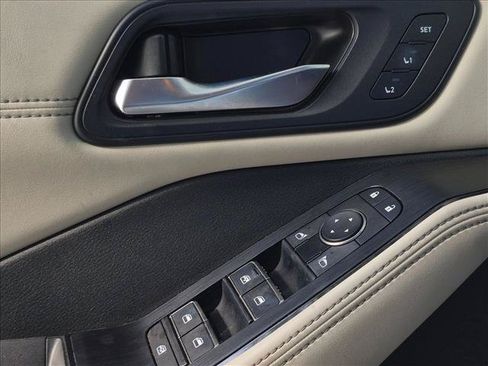 Used 2023 Nissan Rogue SL w/ SL Premium Package FWD image 2