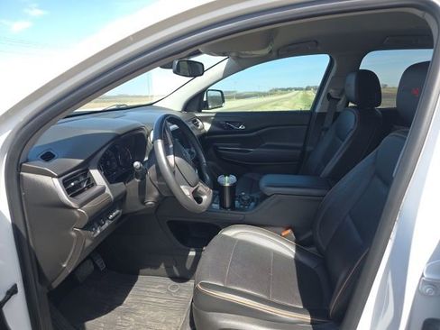 Used 2021 GMC Acadia AT4 w/ Technology Package image 8