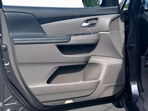 Used 2016 Honda Odyssey SE image 21