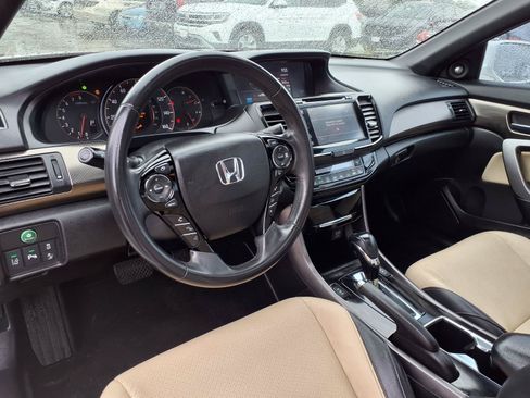 Used 2016 Honda Accord Touring image 4