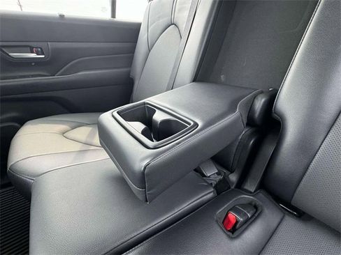 Used 2024 Toyota Grand Highlander XLE image 16