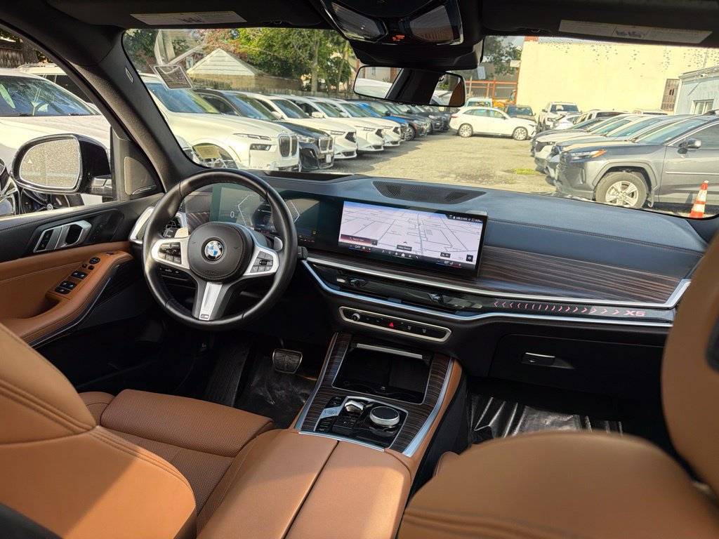 Used 2025 BMW X5 xDrive40i w/ M Sport Package AWD/4WD image 27