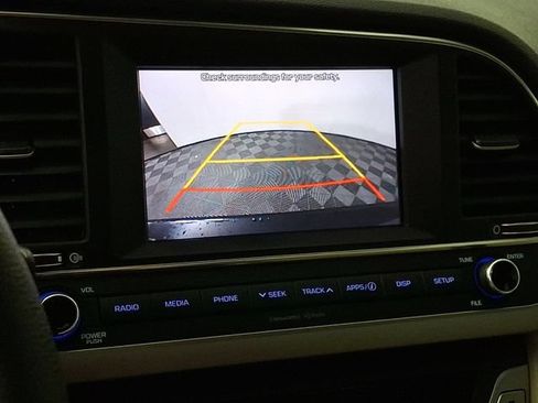 Used 2017 Hyundai Elantra SE FWD image 4