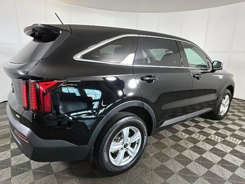 Used 2023 Kia Sorento LX AWD/4WD image 2