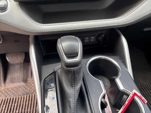 Used 2023 Toyota Highlander LE FWD image 17