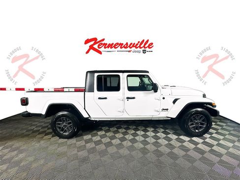 New 2025 Jeep Gladiator Sport image 8