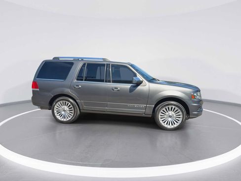 Used 2016 Lincoln Navigator Select AWD/4WD image 9