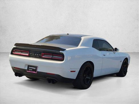 Used 2022 Dodge Challenger R/T RWD image 5