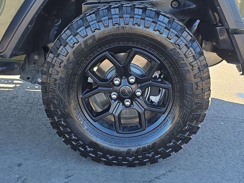 Used 2025 Jeep Wrangler Willys image 36