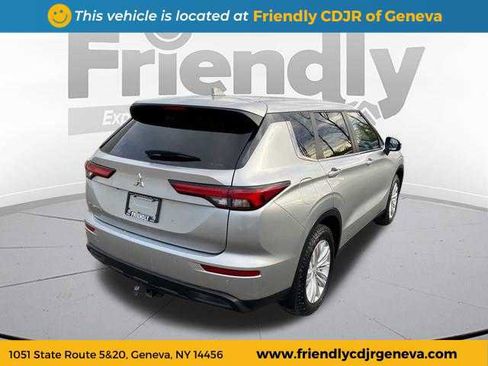 Used 2023 Mitsubishi Outlander ES image 5