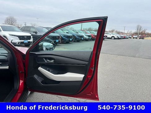 Certified 2025 Honda Accord SE image 25