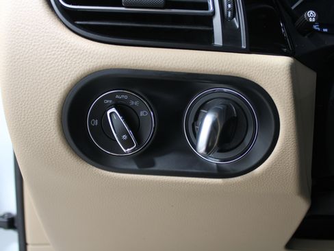 Used 2024 Porsche Macan Turbo image 8