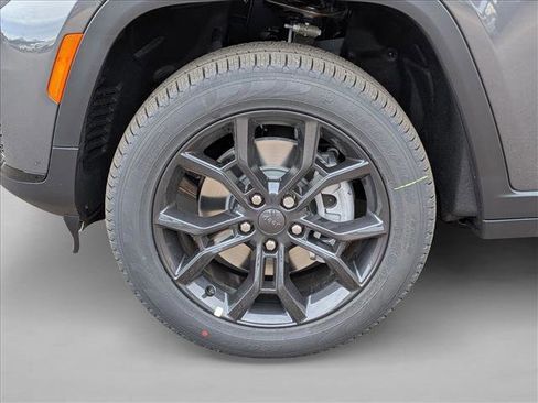 New 2025 Jeep Grand Cherokee L Limited image 10