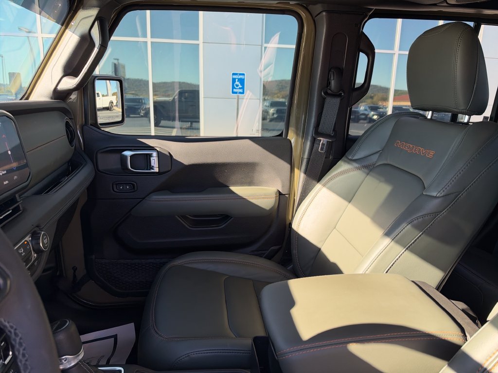 Used 2025 Jeep Gladiator Mojave AWD/4WD image 20