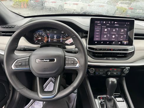 Used 2024 Jeep Compass Limited image 8