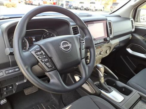 Used 2023 Nissan Frontier SV w/ Tow Package AWD/4WD image 14