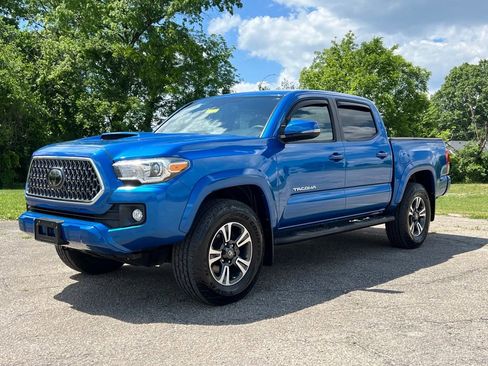 Used 2018 Toyota Tacoma TRD Sport w/ Technology Package AWD/4WD image 2