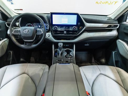 Certified 2026 Toyota Highlander XLE AWD/4WD image 13