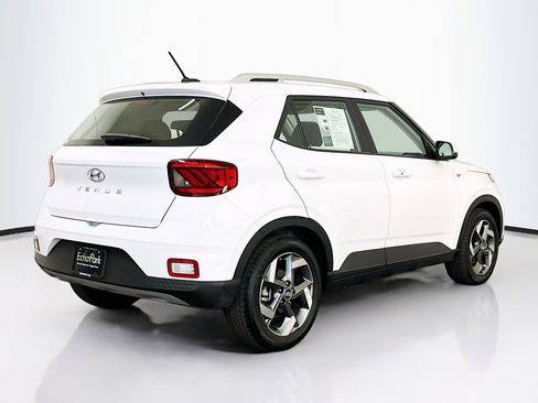 Used 2025 Hyundai Venue SEL image 9