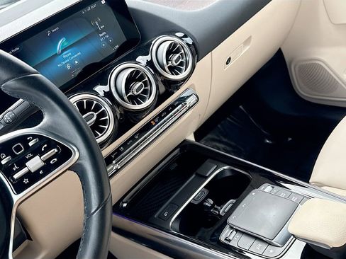 Used 2021 Mercedes-Benz GLA 250 w/ Premium Package image 27