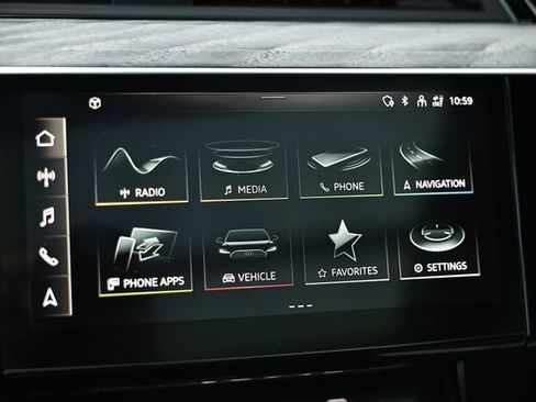 Used 2022 Audi e-tron Premium Plus image 35