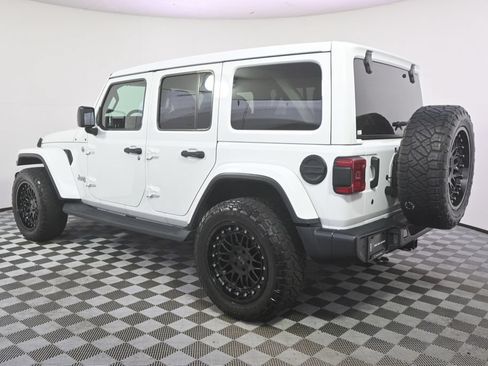 Used 2019 Jeep Wrangler Unlimited Sahara AWD/4WD image 3