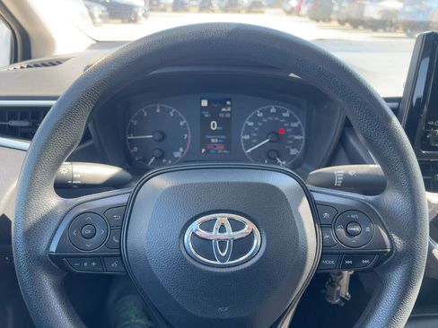 Used 2025 Toyota Corolla LE image 4