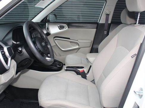 Used 2020 Kia Soul LX image 5