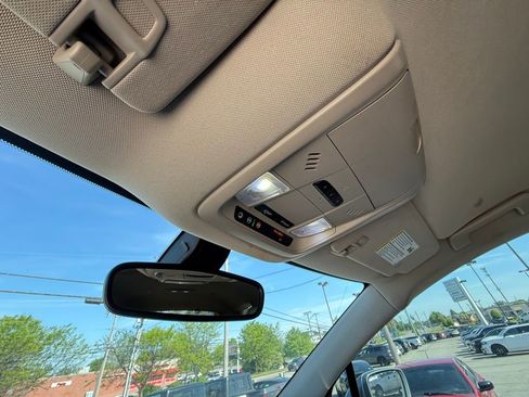 Used 2019 Buick Enclave Essence image 24