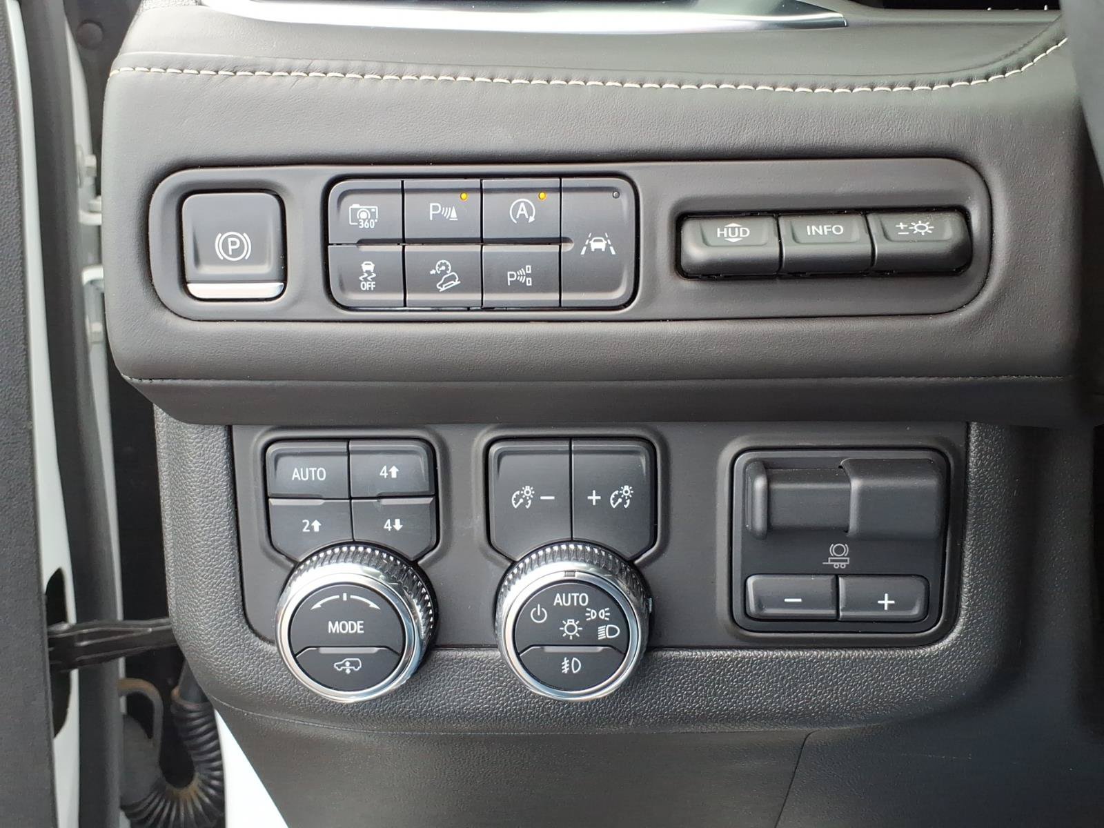 Used 2024 GMC Yukon Denali Ultimate AWD/4WD image 22