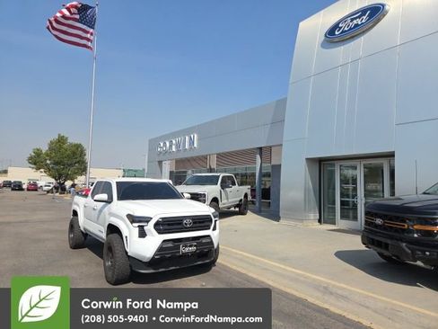 Used 2025 Toyota Tacoma SR5 AWD/4WD image 1
