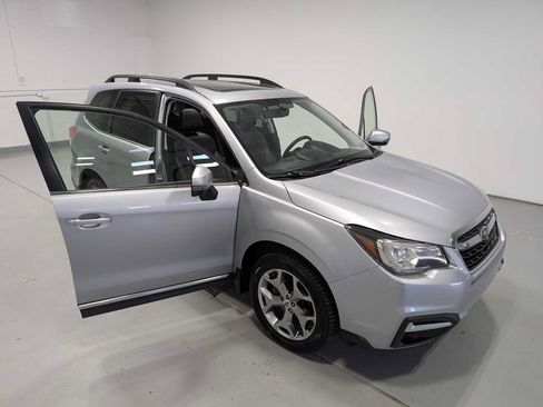 Used 2017 Subaru Forester 2.5i Touring AWD/4WD image 16