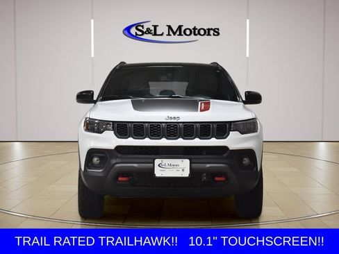 Used 2025 Jeep Compass Trailhawk AWD/4WD image 2