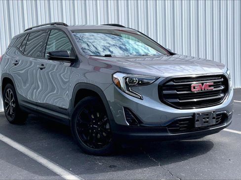 Used 2021 GMC Terrain SLT w/ Infotainment Package II FWD image 2