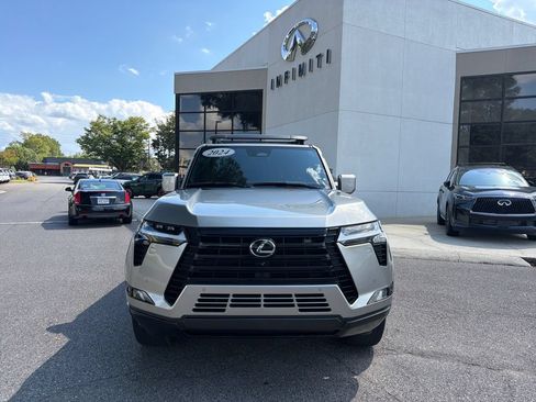 Used 2024 Lexus GX 550 w/ Accessory Package (31) AWD/4WD image 3