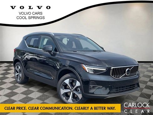 Used 2025 Volvo XC40 B5 Plus image 1