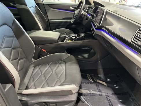 Used 2024 Volkswagen Atlas Peak Edition SEL AWD/4WD image 18