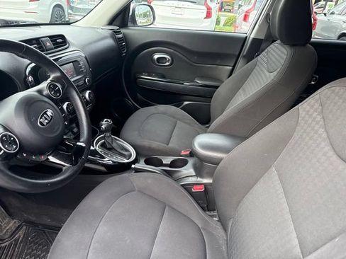Used 2014 Kia Soul ! FWD image 15