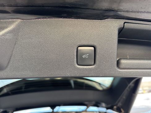 Certified 2024 Ford Escape ST-Line Select w/ Tech Pack #2 image 37