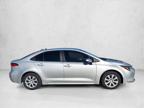 Certified 2022 Toyota Corolla LE image 4