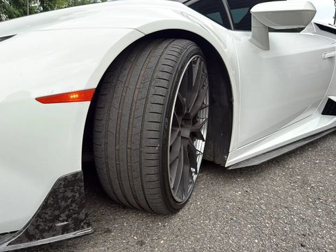 Used 2017 Lamborghini Huracan LP 580-2 RWD image 17
